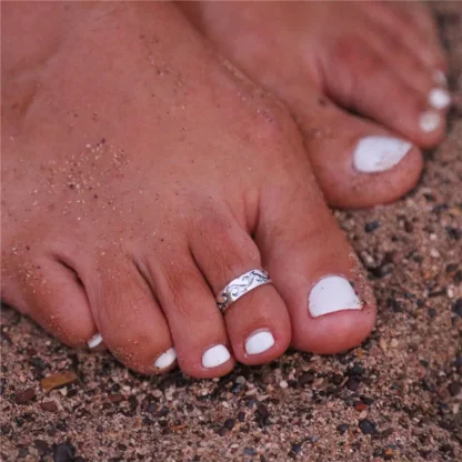 Simple Toe Ring with Engrave Design - Image 4