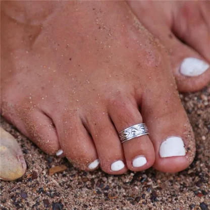 Simple Toe Ring with Engrave Design - Image 3