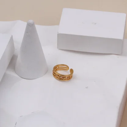 Stylish Toe Ring with Hollow Design - Image 3
